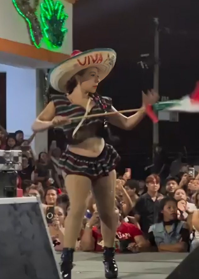 Bailarina exótica causa controversia en Grito de Reforma Chiapas