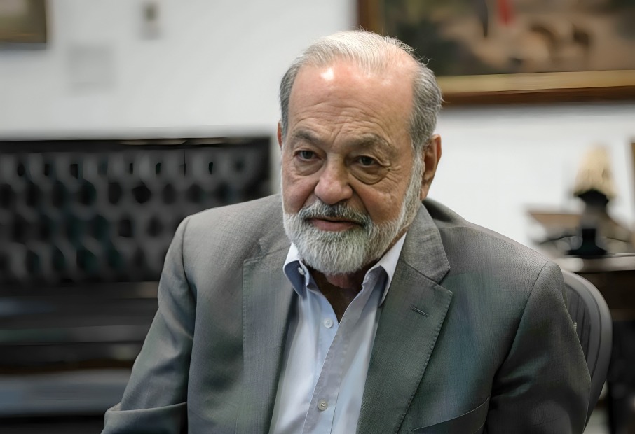 Carlos Slim firma acuerdo con Pemex