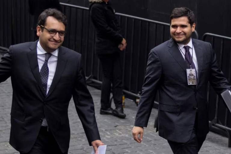 Latinus contra hijos de AMLO