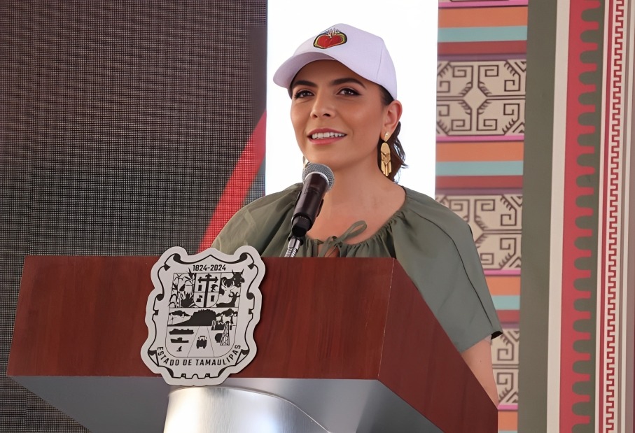 Lotería Nacional honra a migrantes con billete