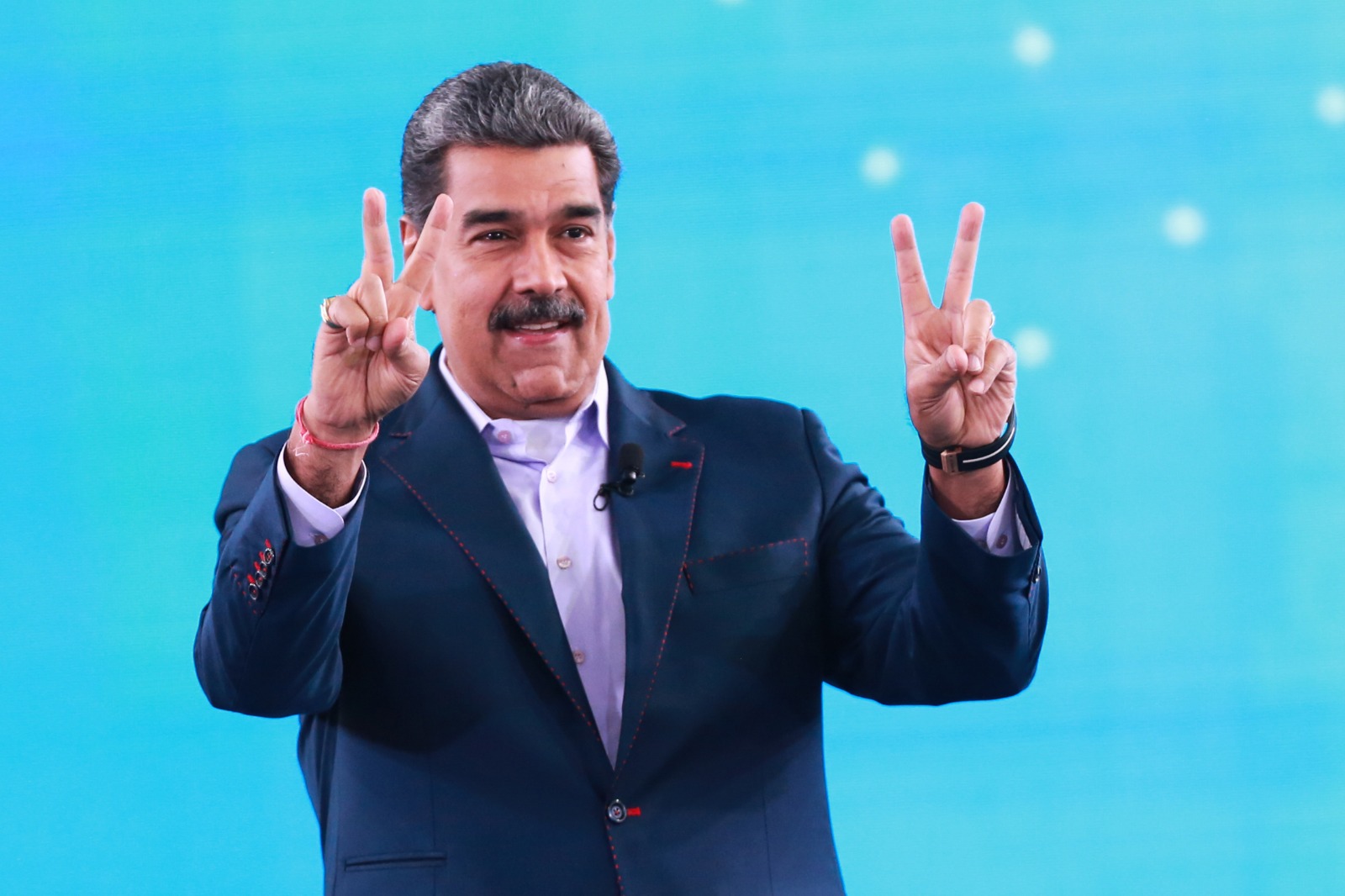 Maduro busca negociar salida pacífica a conflicto con Eu