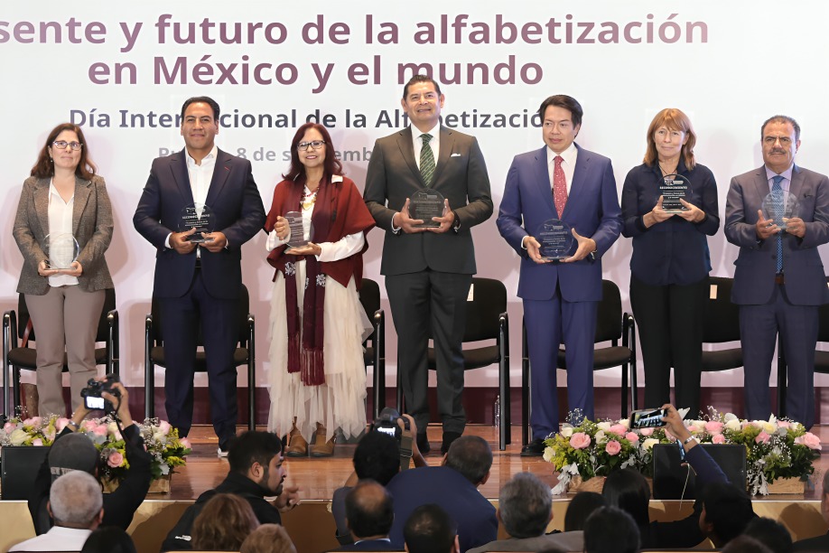 Mario Delgado asegura que se luchará contra el analfabetismo