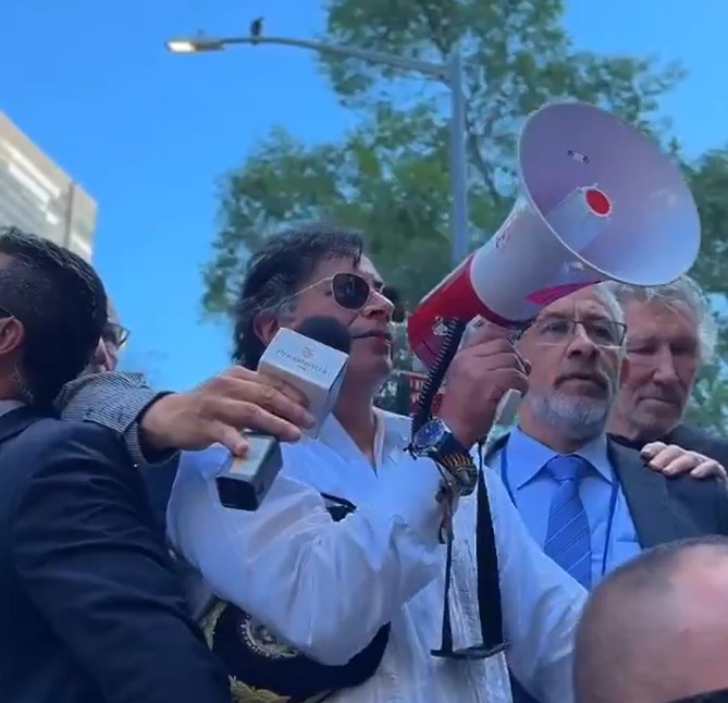 Protesta Gustavo Petro en EU