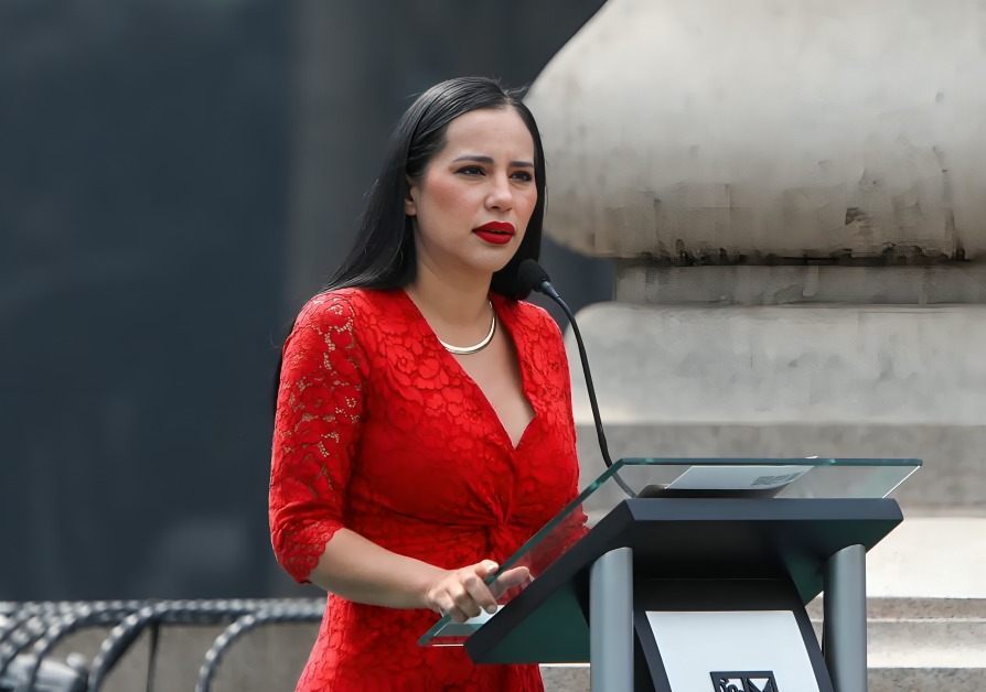 Sandra Cuevas acusa campaña negra en su contra