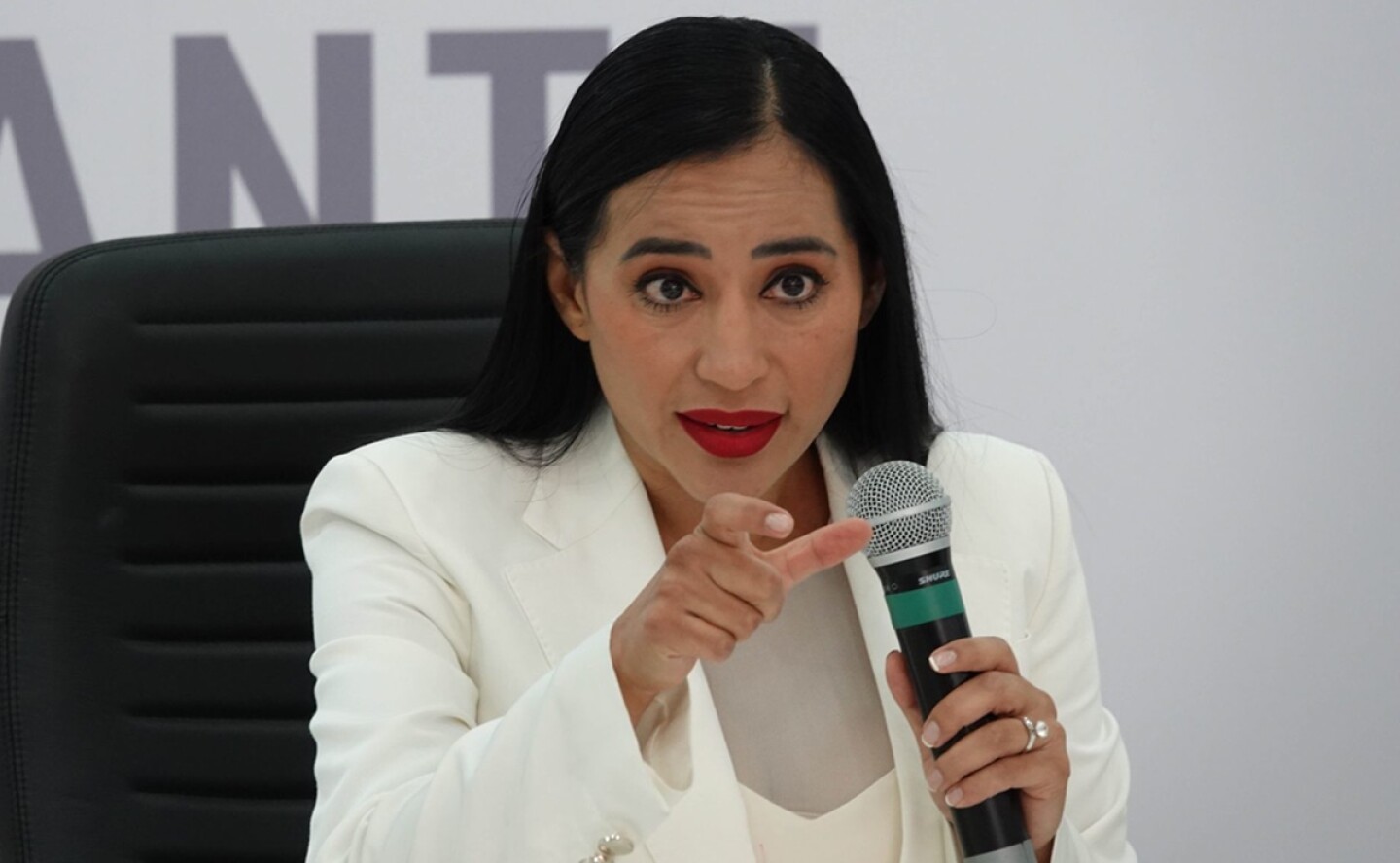 Sandra Cuevas alista demanda