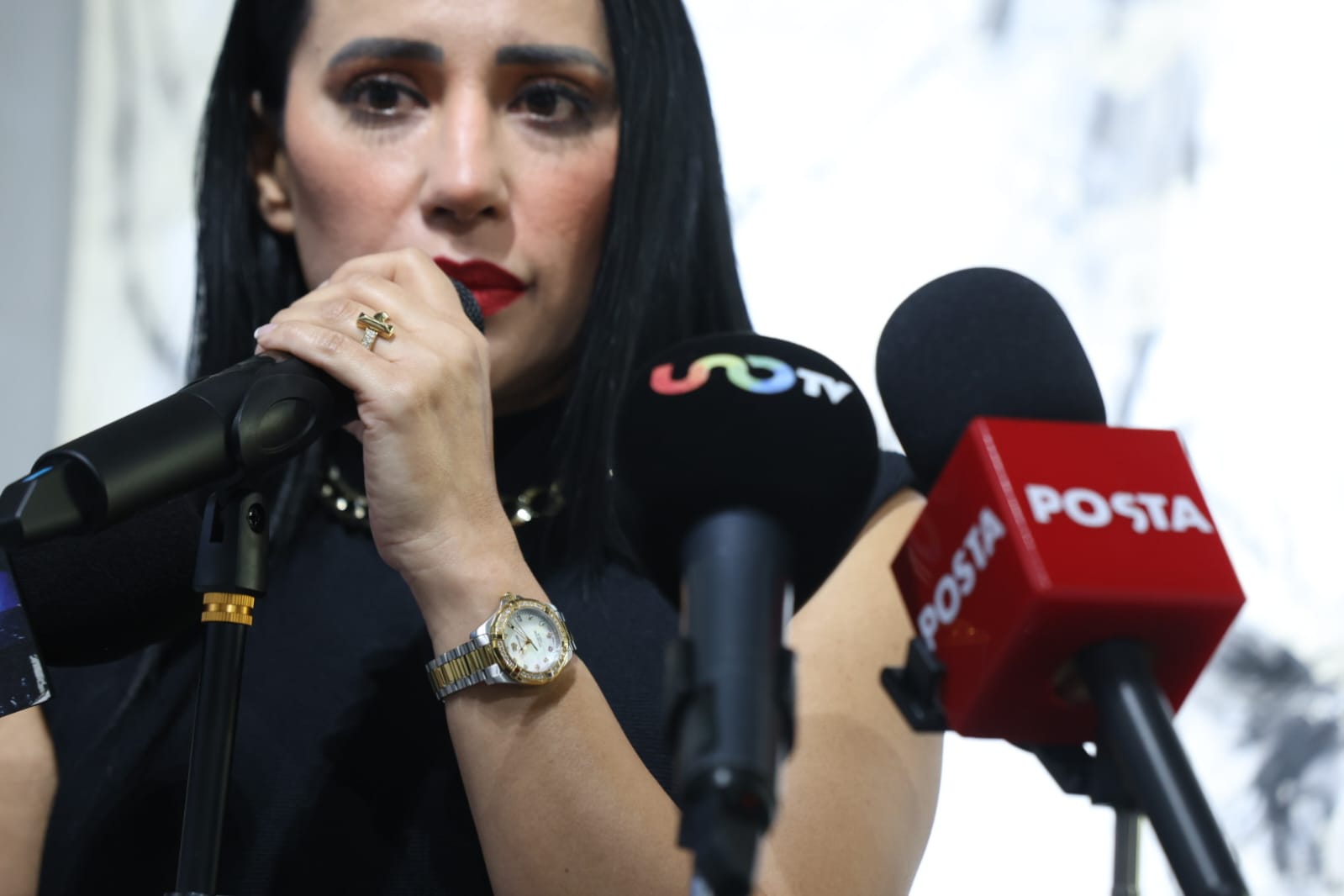 Sandra Cuevas utiliza reloj y anillo de más de 230 mil pesos 