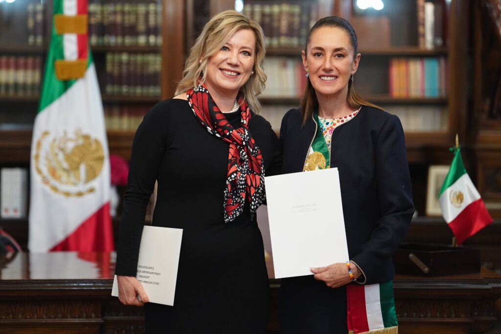 Sheinbaum y embajadores