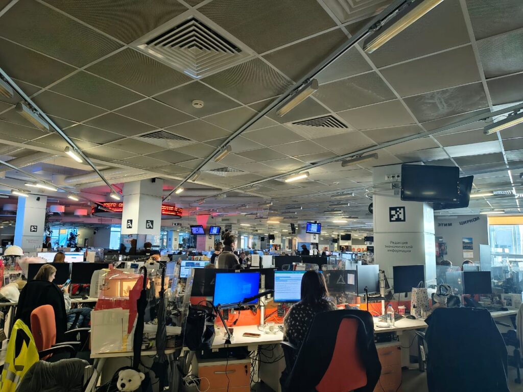 Sin Línea visita agencia Sputnik