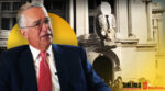 Activistas golpean piñata de Ricardo Salinas Pliego