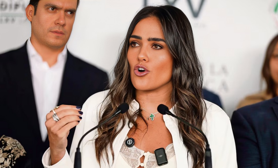 Alessandra Rojo se niega a criticar machismo de Salinas Pliego