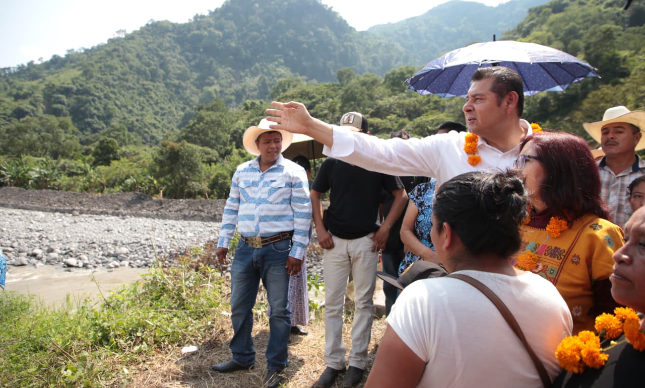 Armenta atiende a Sierra Norte 