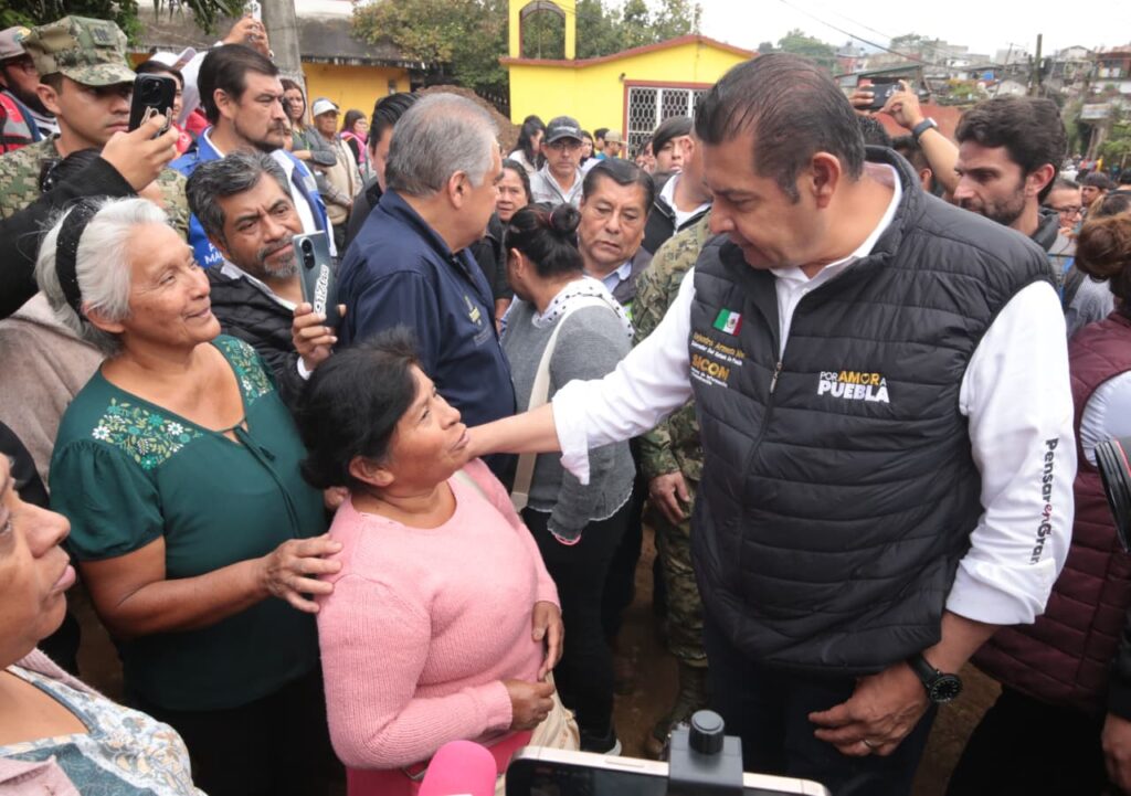Armenta escucha peticiones