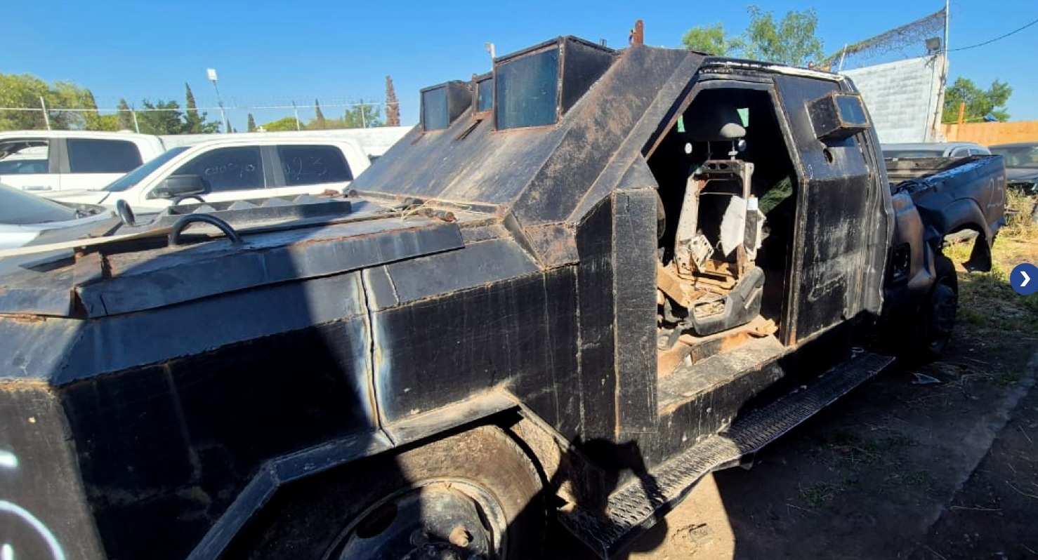 Autoridades destruyen vehículos monstruo