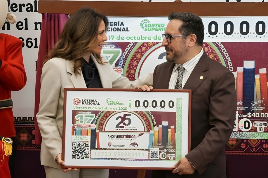 Develan billete conmemorativo del Archivo Histórico del IPN