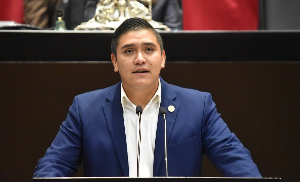 Diputado presenta la Ley Antistickers