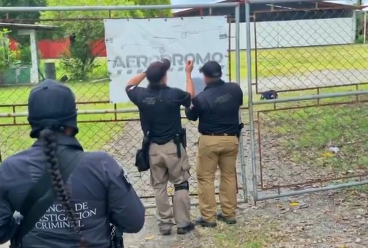 FGR decomisa avioneta y narcóticos en Tapachula