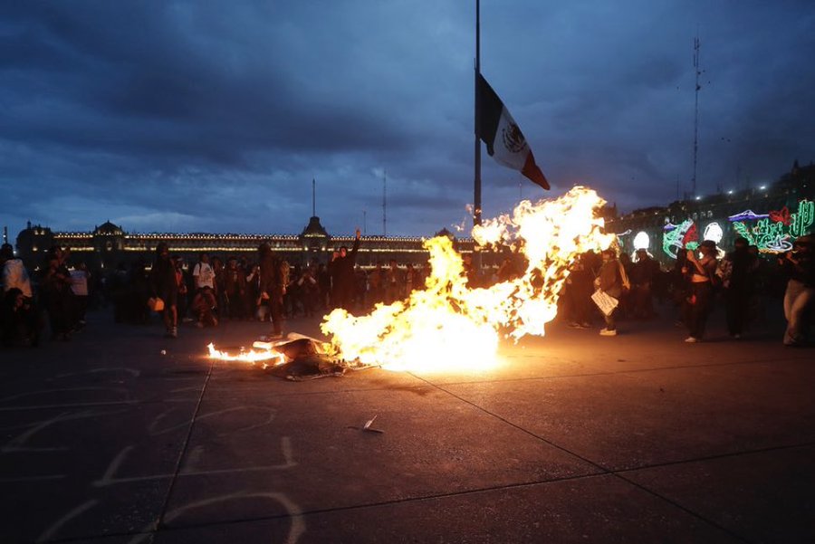 Fuego en Zócalo