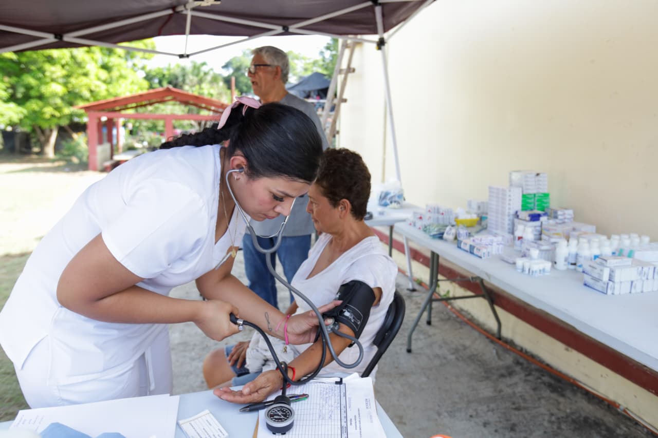 Issste ofrece atención médica y medicamento a afectados por las lluvias