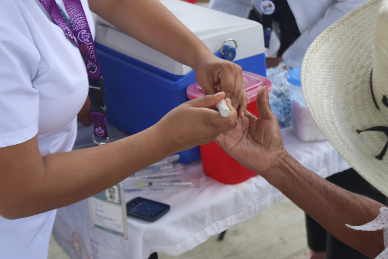 Issste ofrece atención y medicamento a daminificados