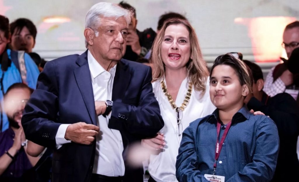Lourdes Mendoza justifica ataques contra hijo de AMLO