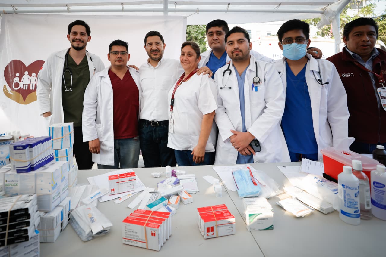 Martí Batres destaca labor de médicos del Issste