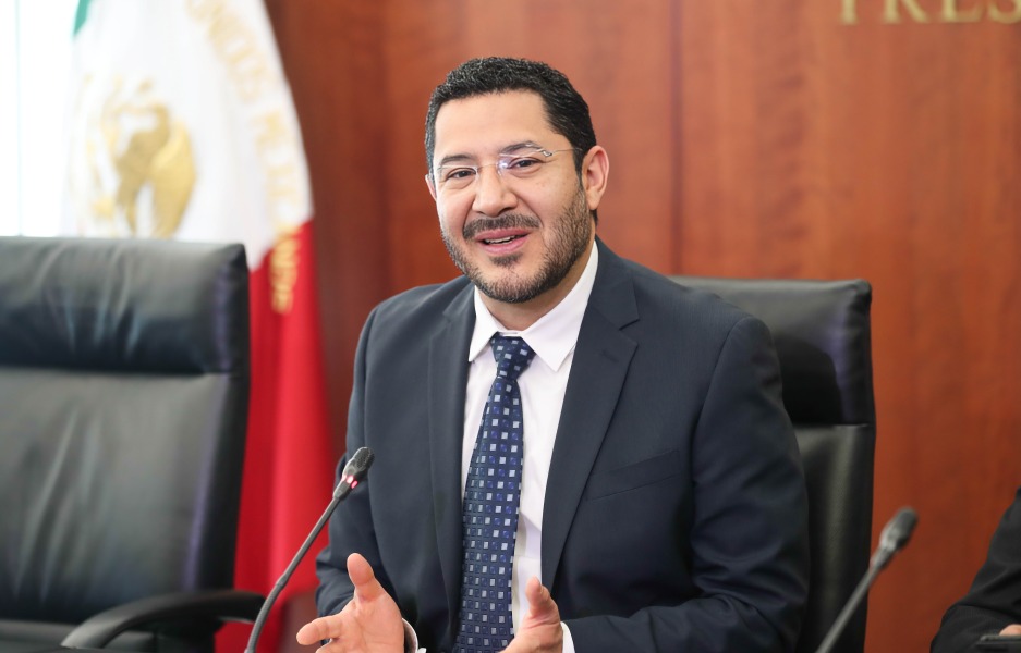 Martí Batres reconoce labor de médicos del Issste