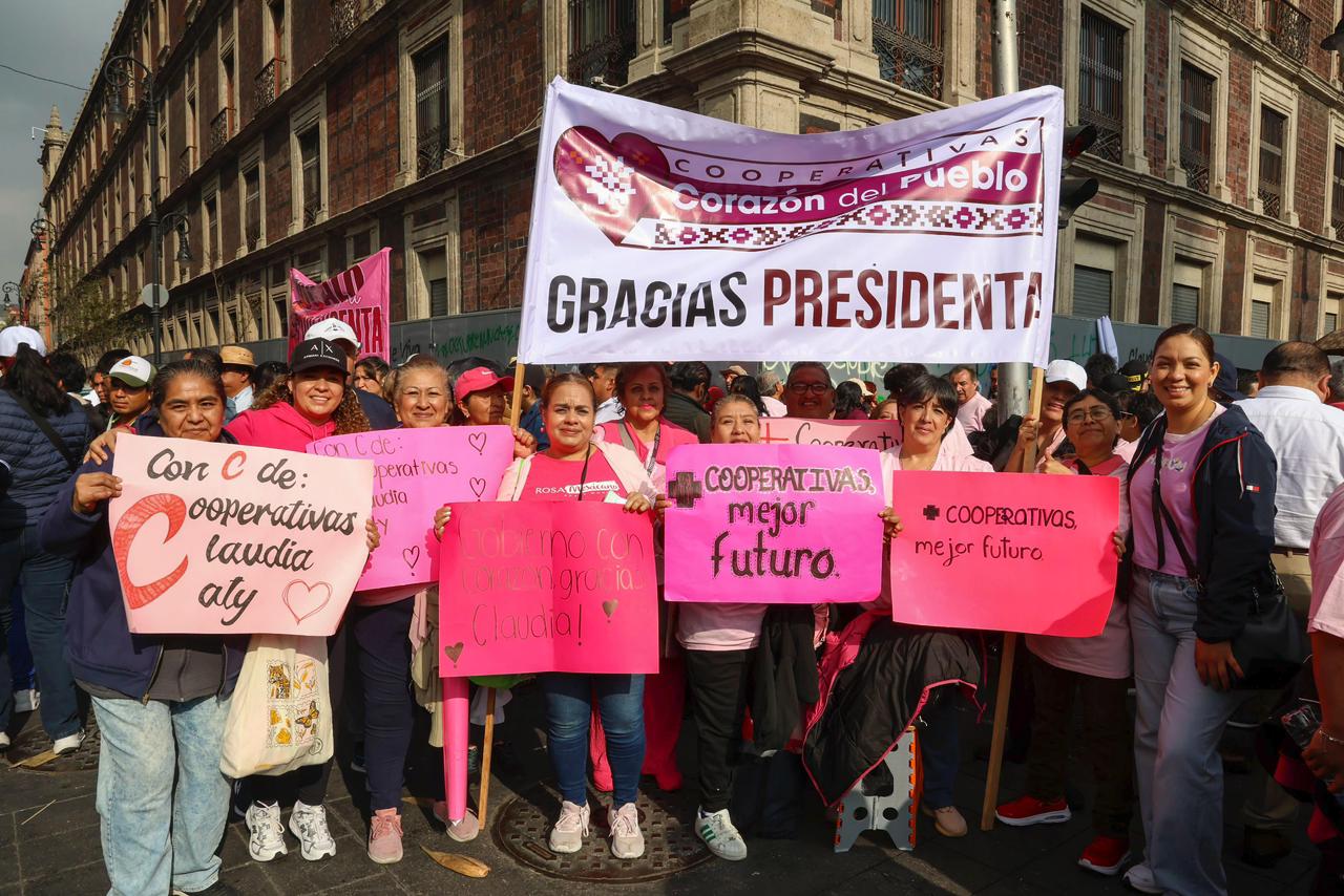 Miles de mexicanos acuden primer informe de Sheinbaum 