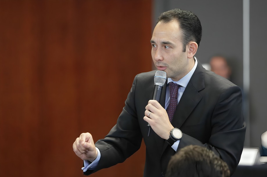 Noroña destapa secretos de Roberto Gil