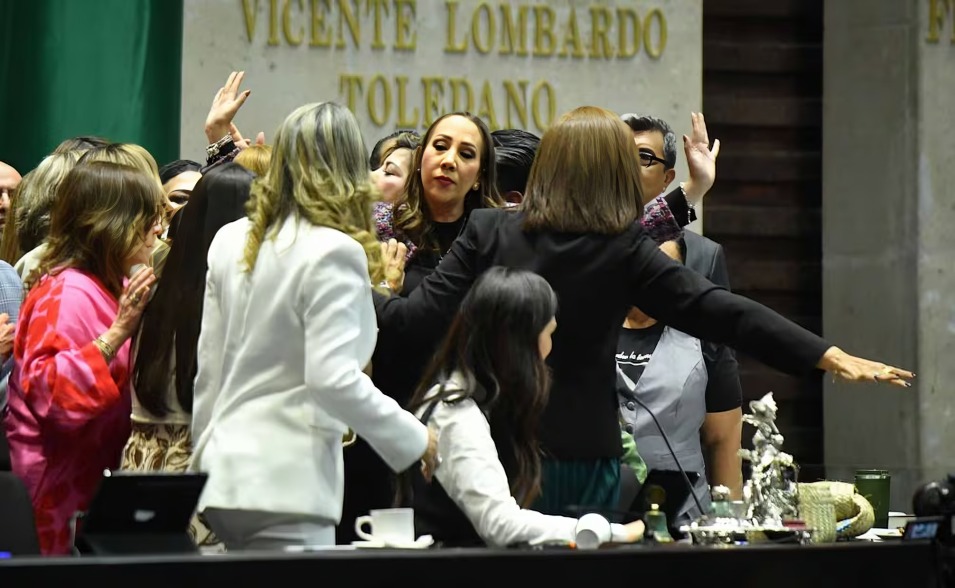 ¿Por qué las diputadas pelearon en sesión?