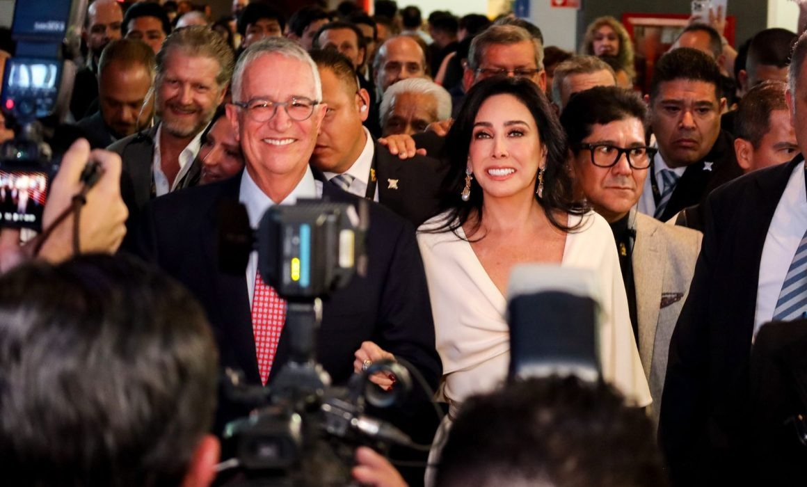 Ricardo Salinas intenta evitar pagar su deuda al SAT