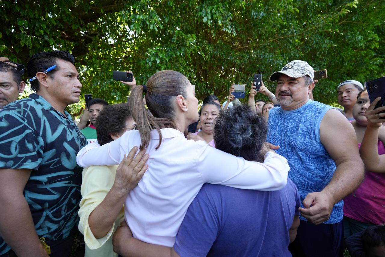 Sheinbaum ayuda a damnificados