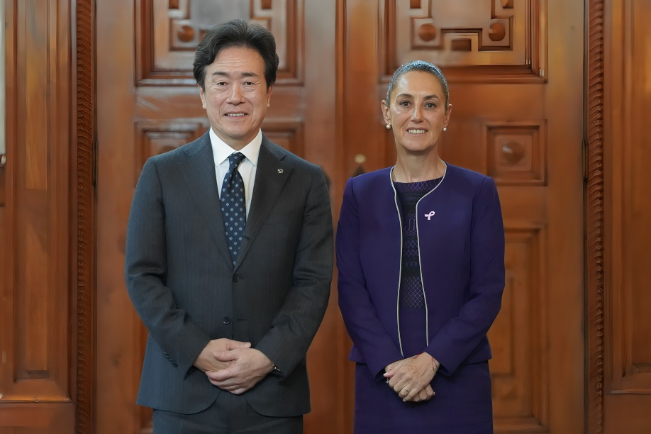 Sheinbaum se reune con CEO de Mazda Motors