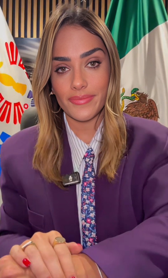 Alessandra Rojo se compara con AMLO