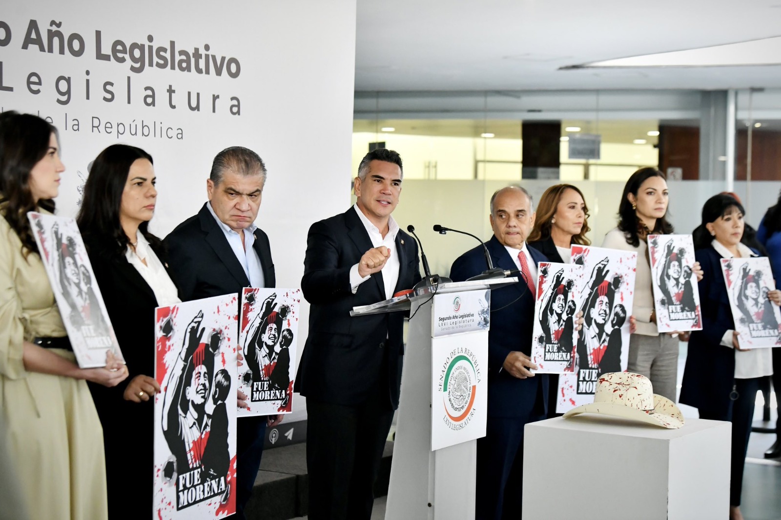 Alito paga millones para crear memes