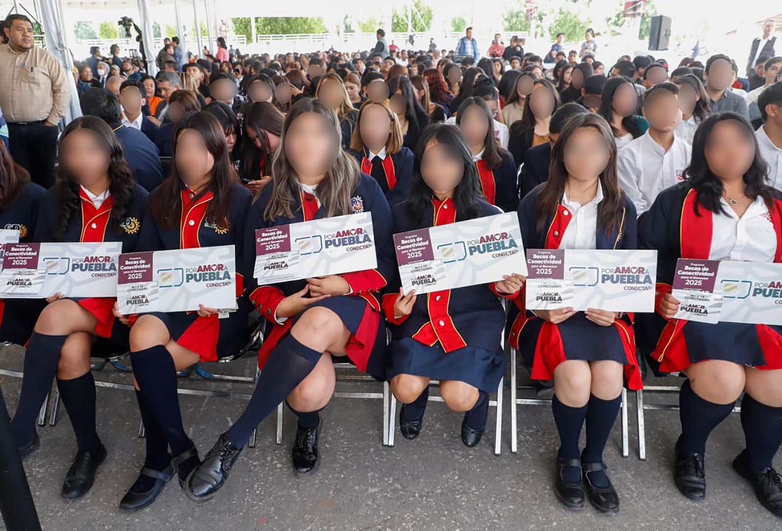 Armenta entrega 79 mil Becas de Conectividad en 2025