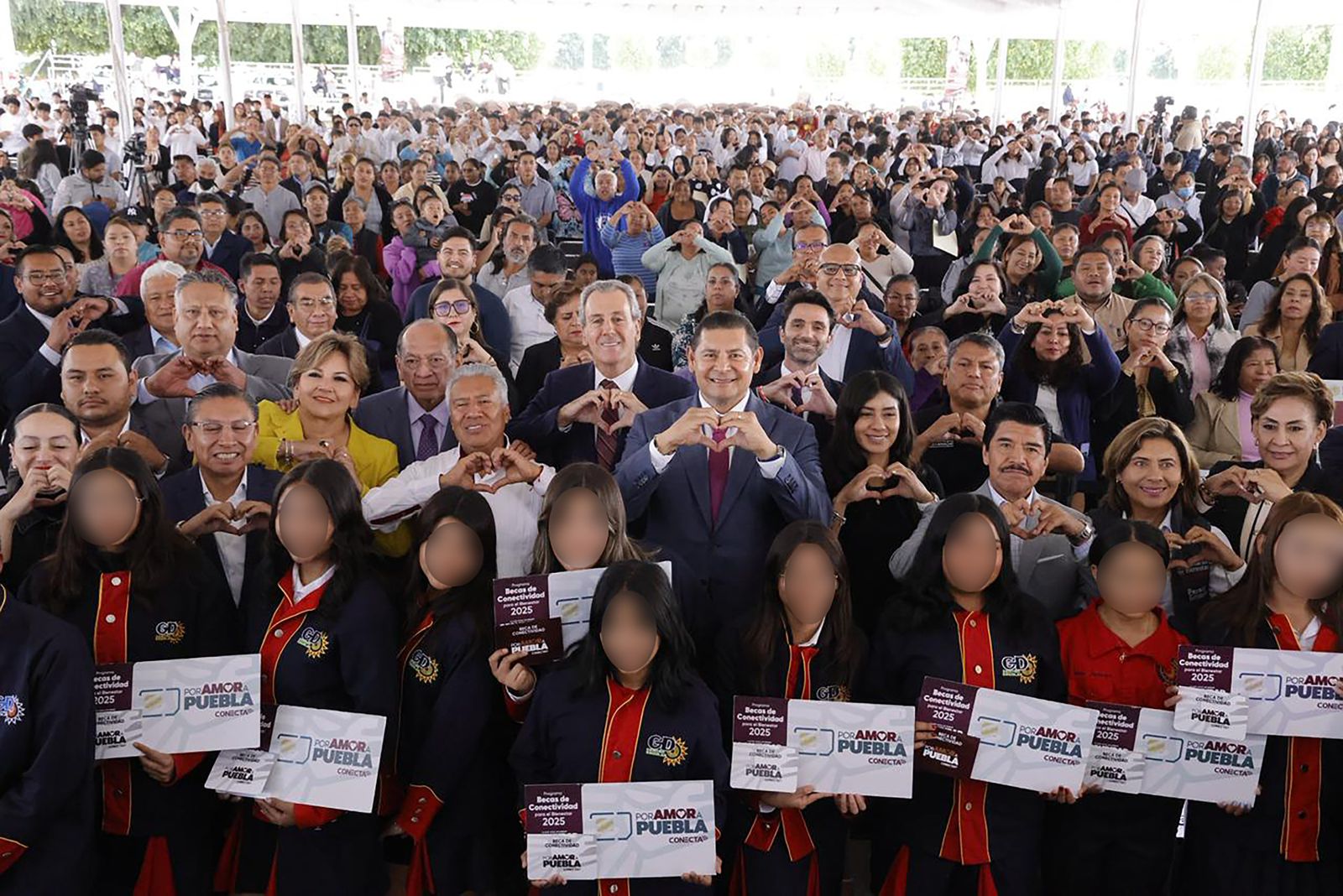 Armenta entrega 79 mil Becas de Conectividad en 2025