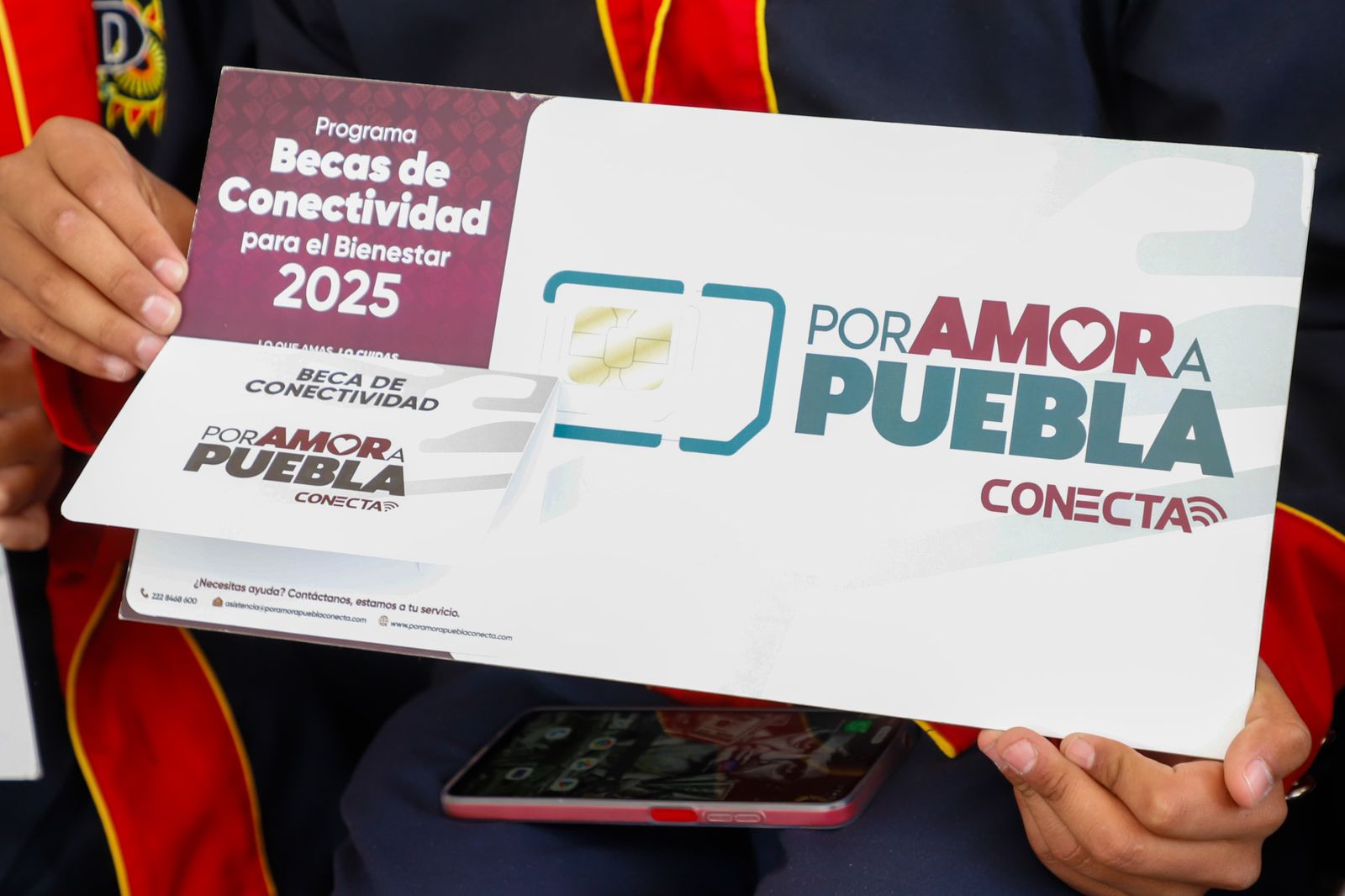 Armenta entrega 79 mil Becas de Conectividad en 2025