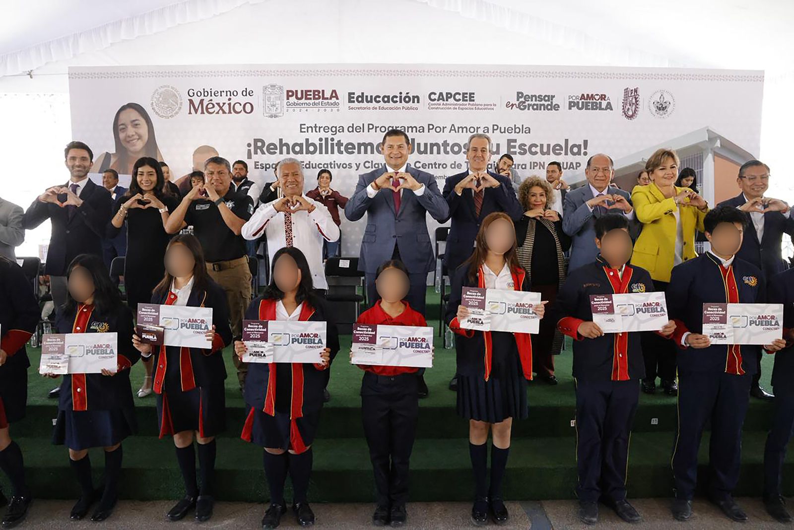 Armenta entrega 79 mil Becas de Conectividad en 2025