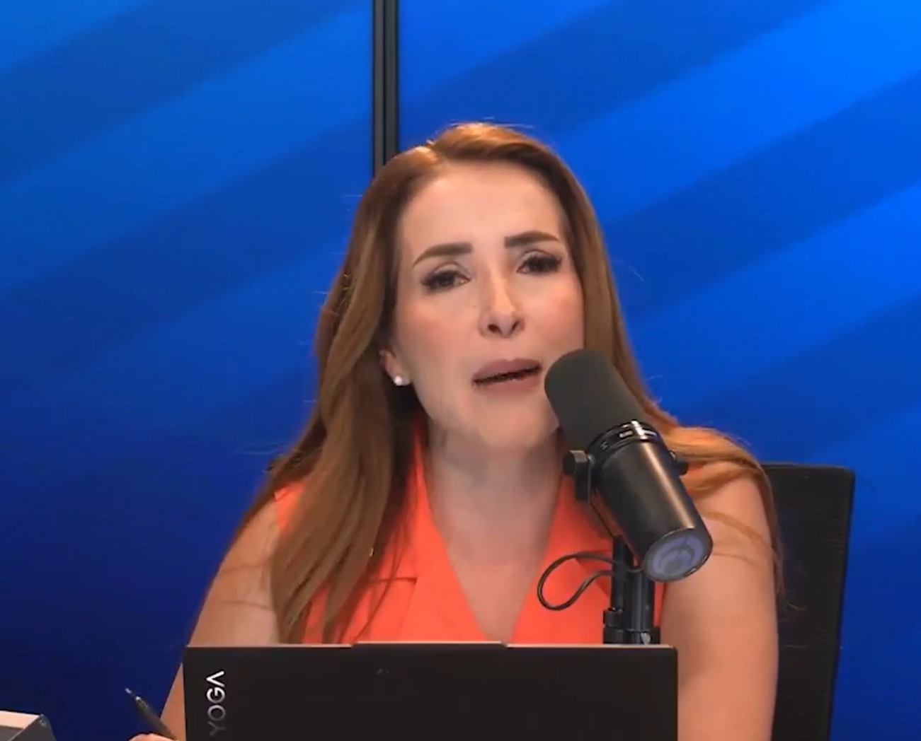 Azucena contra Noroña