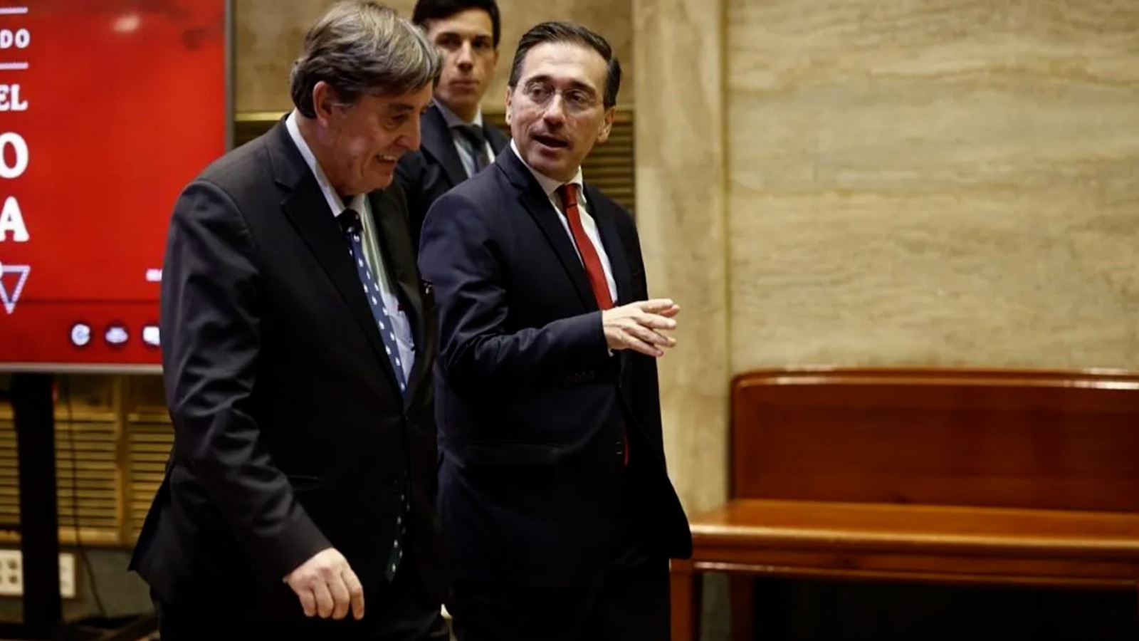 Gobierno de Madrid pide renuncia a canciller español