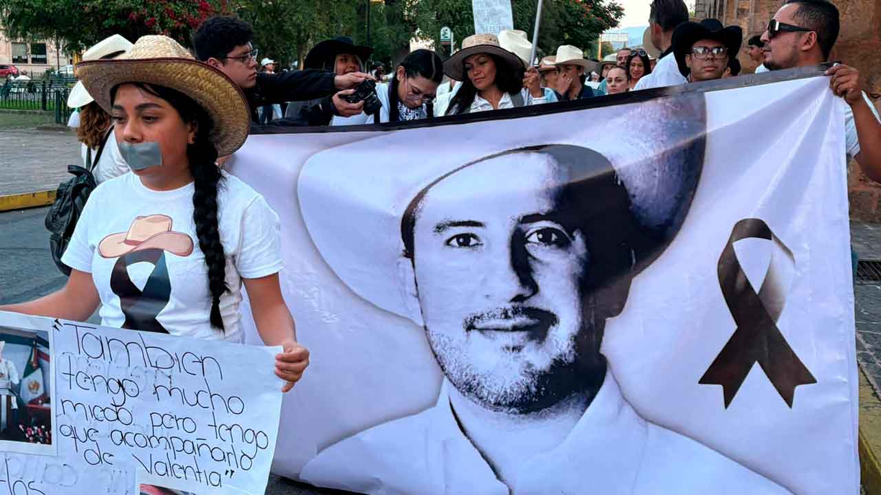 Exigen justicia para Carlos Manzo 