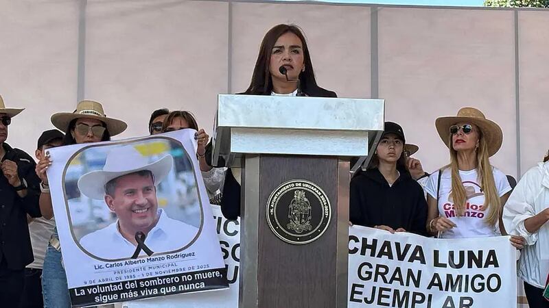 Grecia Quiroz habla en mitin