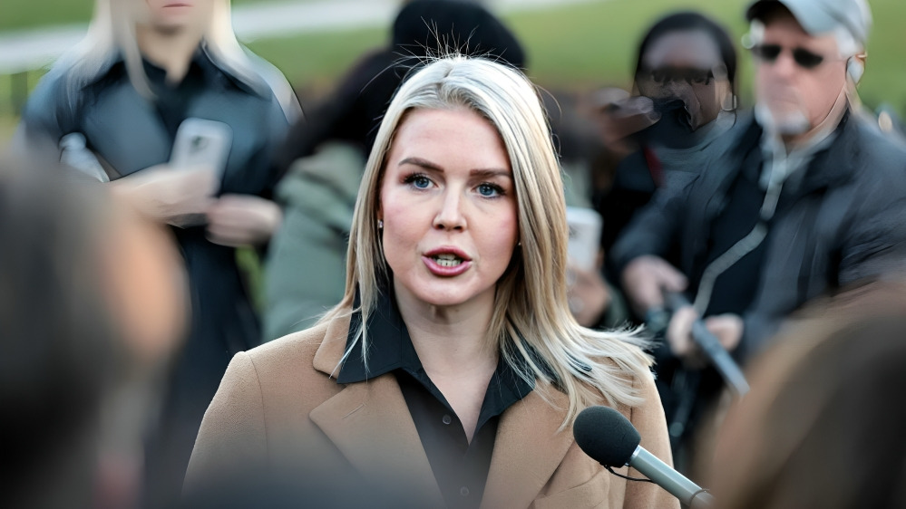 Agentes del ICE detienen a familiar de Karoline Leavitt