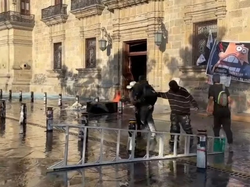 Lemus contra manifestantes
