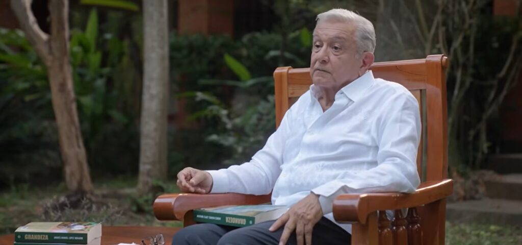 reaparece AMLO libro 