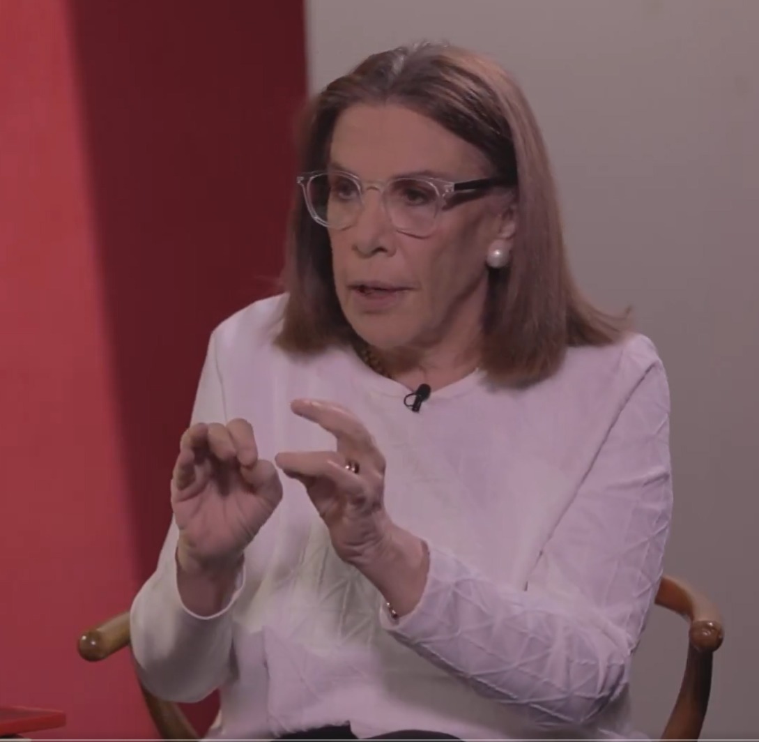 Sabina Berman exhibe a Total Play