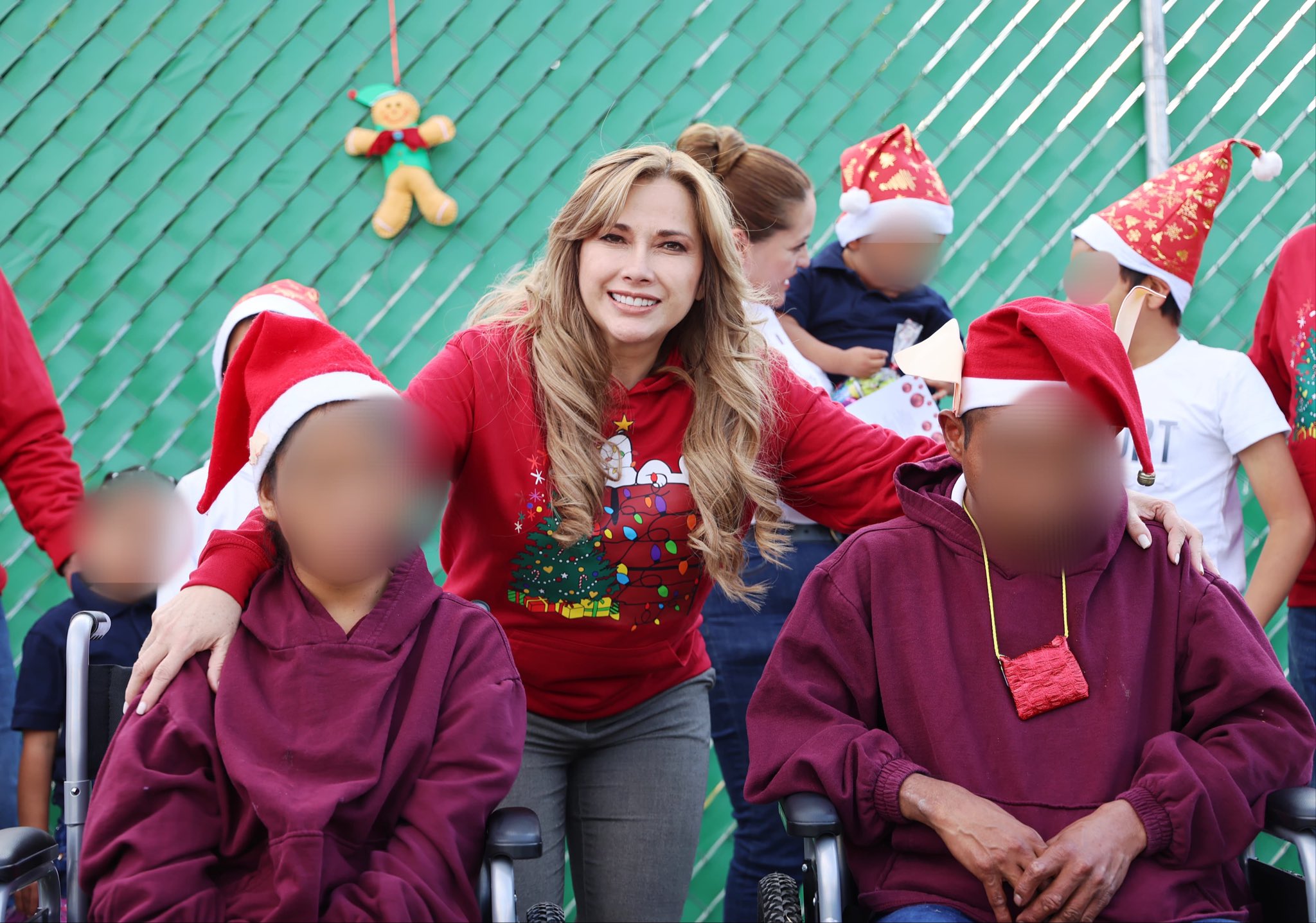 Armenta y Ceci Arellano realizan evento navideño