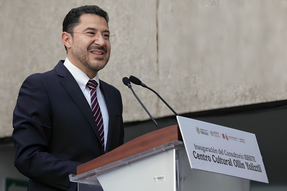 Batres inaugura consultorio en Ollin Yoliztli