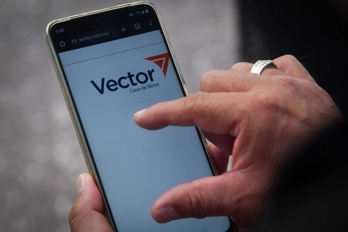 CNBV suspende a Vector
