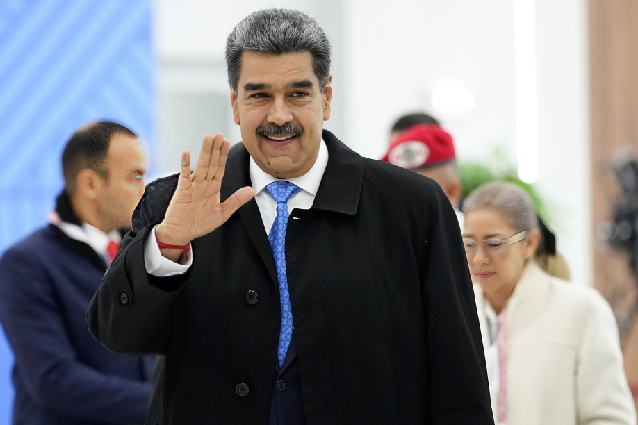 Congresista de EU acusa a Sheinbaum de aliarse con Maduro